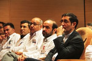 برگزاری مراسم بزرگداشت روز پزشک و کارمند با حضور معاون درمان وزارت بهداشت و درمان آموزش پزشکی در مرکز قلب و عروق شهید رجایی: عکس شماره 4 / 12